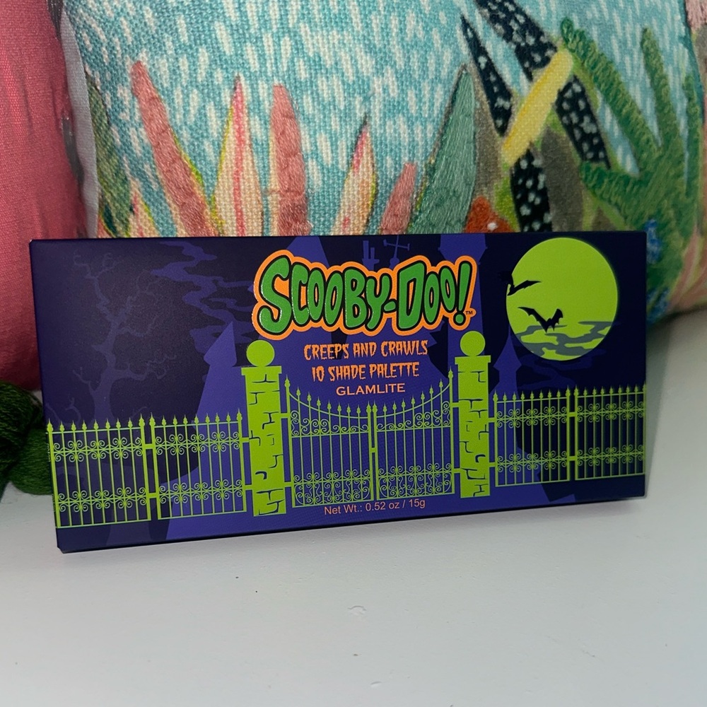 Glamlite X Scooby-Doo Creeps and Crawls 10 Shade Eyeshadow Palette